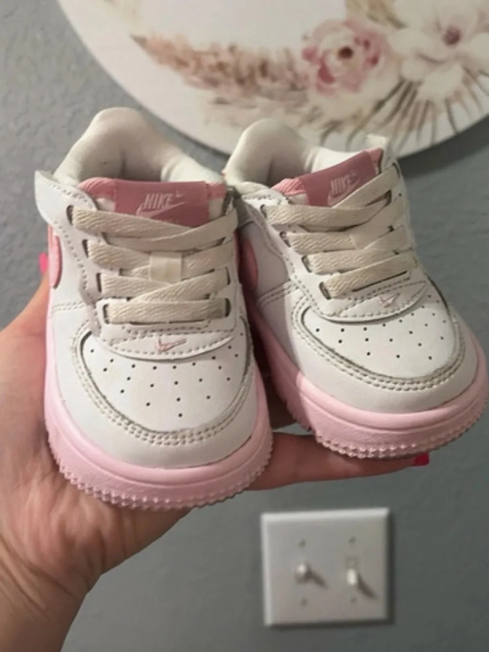 Baby/toddler girls pink& white Nike size 4C